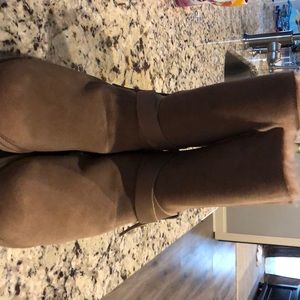 Women’s Ugg Aysel Boots, never worn, size 8